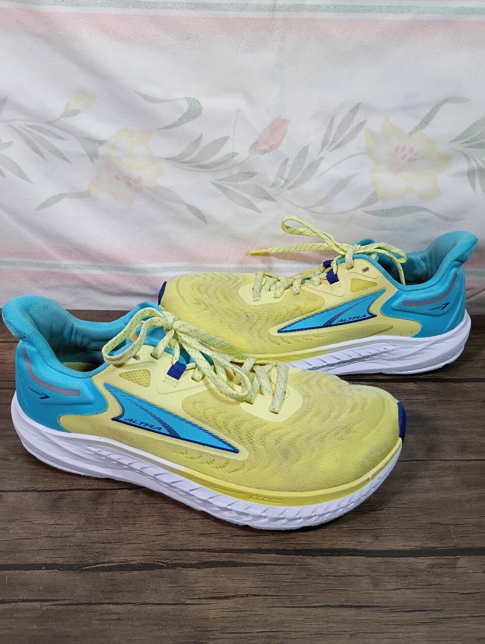 ALTRA Women's Torin 7 Road Running Shoe Yellow/Teal Size 9.5